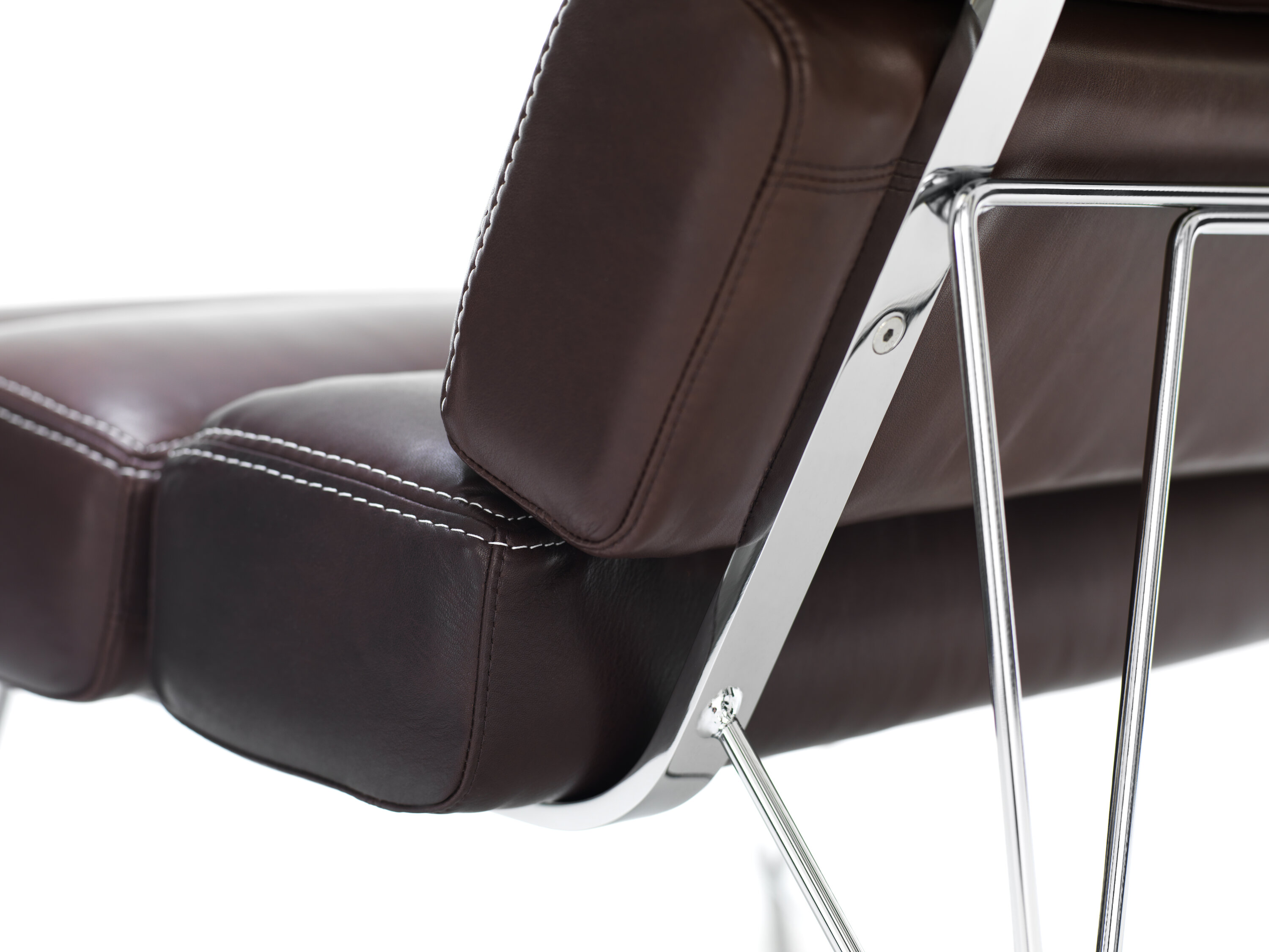 furniture_easy chair_spider chair_chrome-dakota 28_PI_contrasting stiches_2